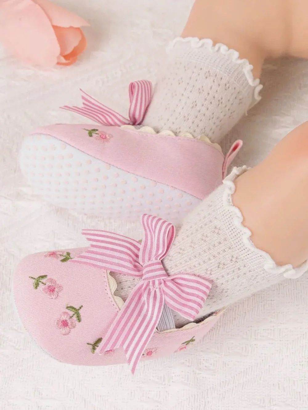 Embroidered Girls Baby Shoes With Front Bow